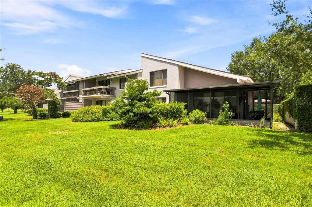 For Sale: $300,000 (3 beds, 3 baths, 1950 Square Feet)