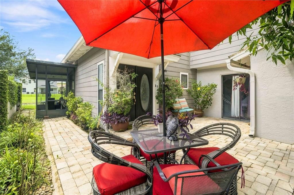 For Sale: $300,000 (3 beds, 3 baths, 1950 Square Feet)