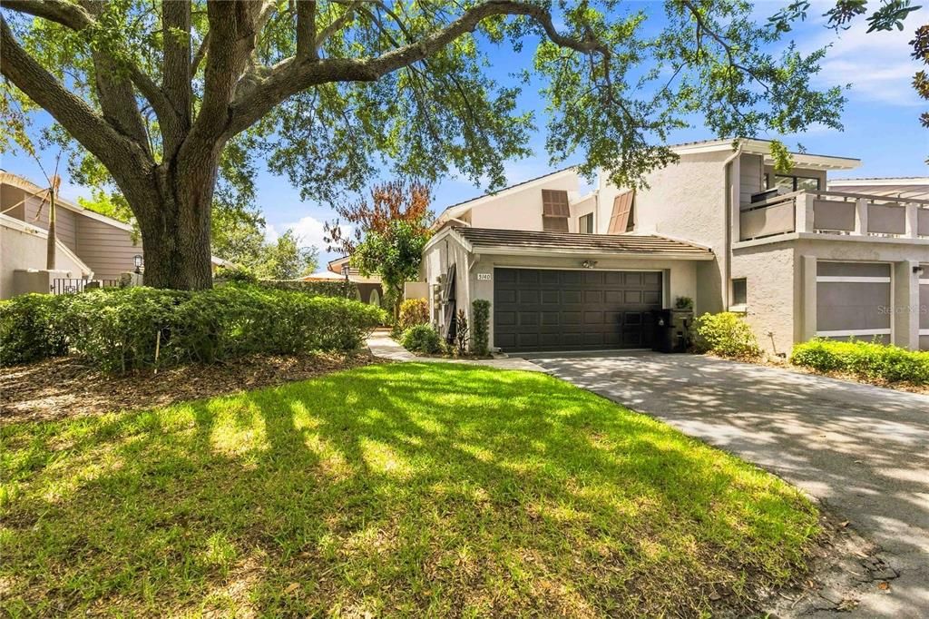 For Sale: $300,000 (3 beds, 3 baths, 1950 Square Feet)