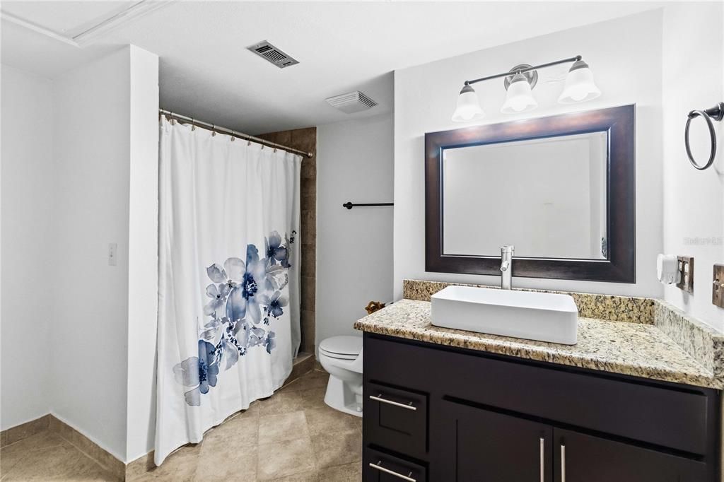For Sale: $300,000 (3 beds, 3 baths, 1950 Square Feet)