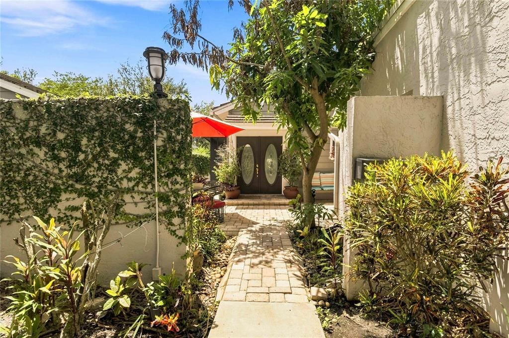 For Sale: $300,000 (3 beds, 3 baths, 1950 Square Feet)