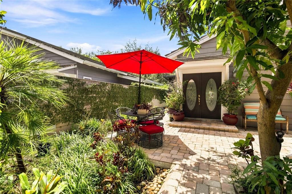 For Sale: $300,000 (3 beds, 3 baths, 1950 Square Feet)