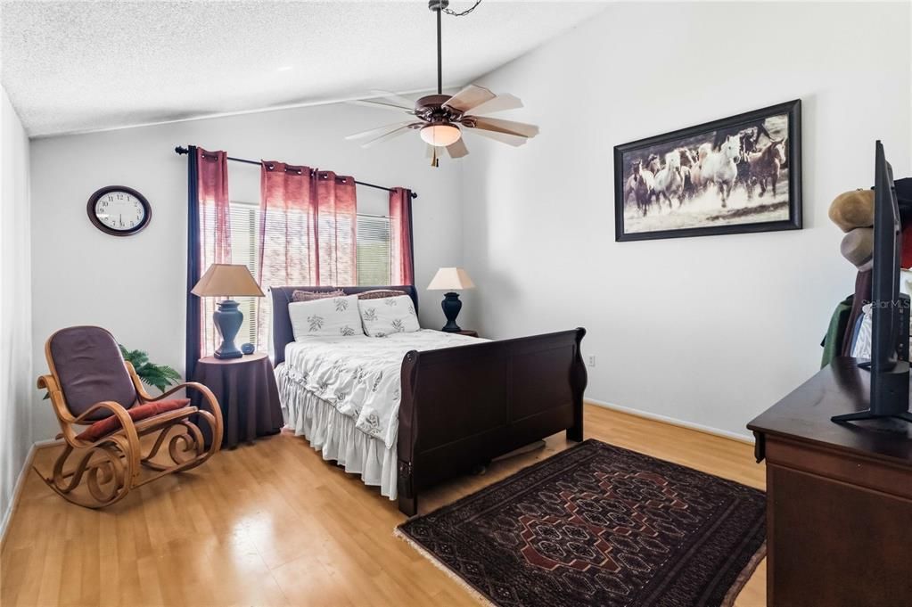 For Sale: $300,000 (3 beds, 3 baths, 1950 Square Feet)