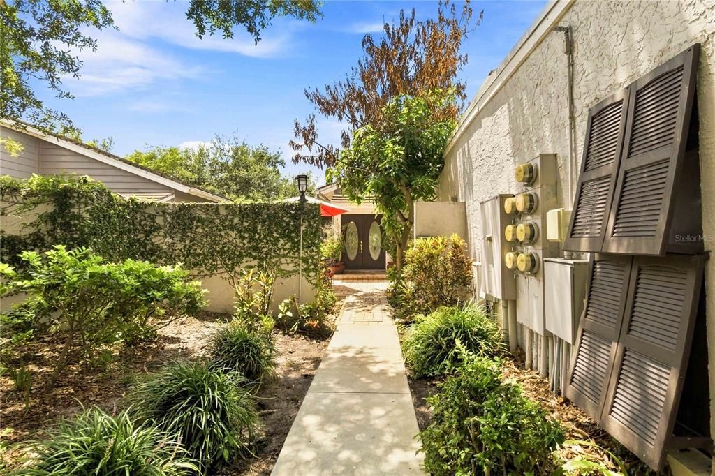 For Sale: $300,000 (3 beds, 3 baths, 1950 Square Feet)