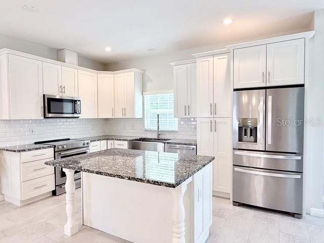 For Rent: $3,295 (3 beds, 2 baths, 1938 Square Feet)