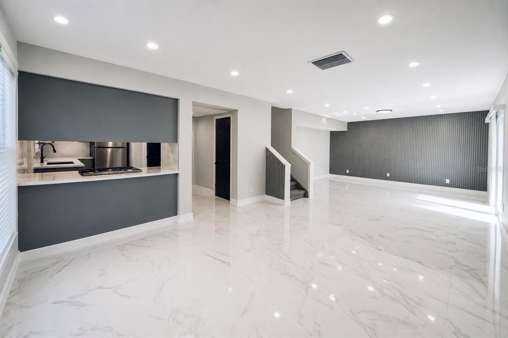 For Sale: $185,000 (2 beds, 1 baths, 1012 Square Feet)