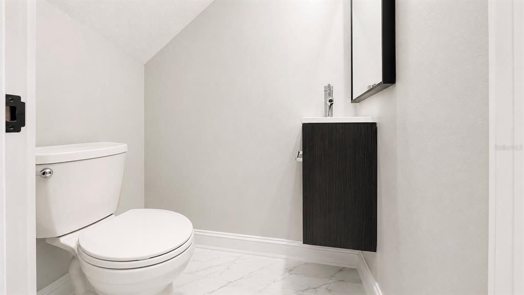 For Sale: $185,000 (2 beds, 1 baths, 1012 Square Feet)