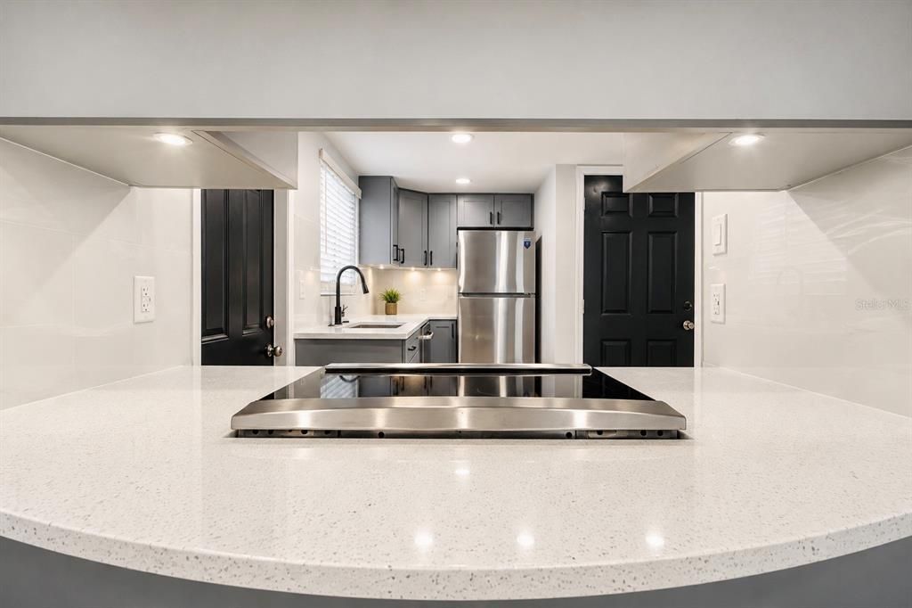 For Sale: $185,000 (2 beds, 1 baths, 1012 Square Feet)