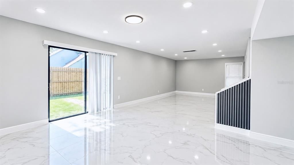 For Sale: $185,000 (2 beds, 1 baths, 1012 Square Feet)