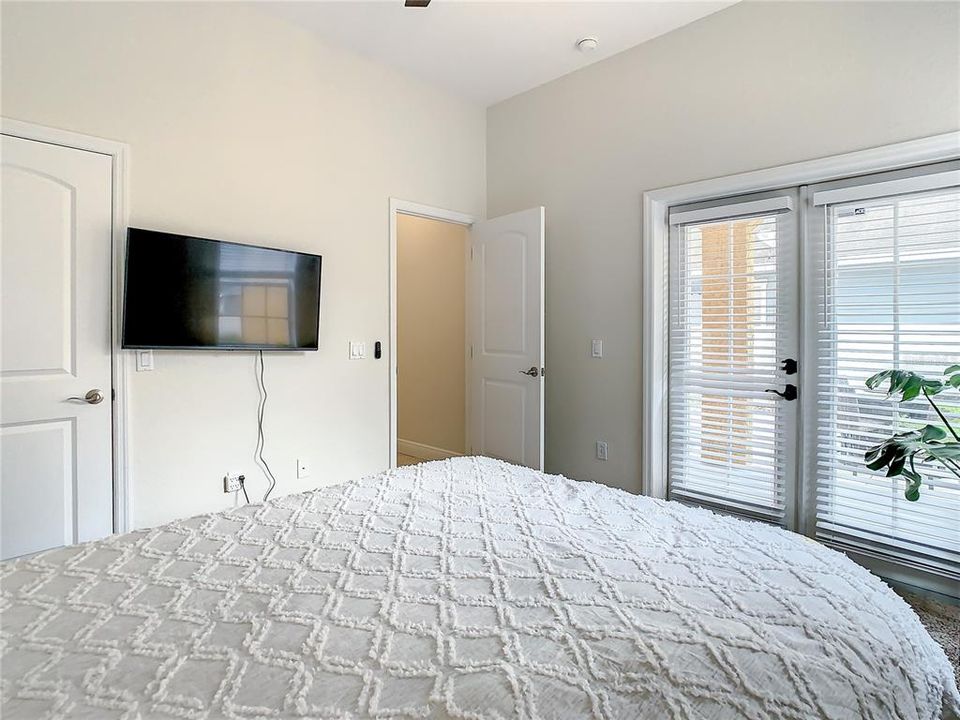 For Rent: $3,600 (3 beds, 2 baths, 1833 Square Feet)
