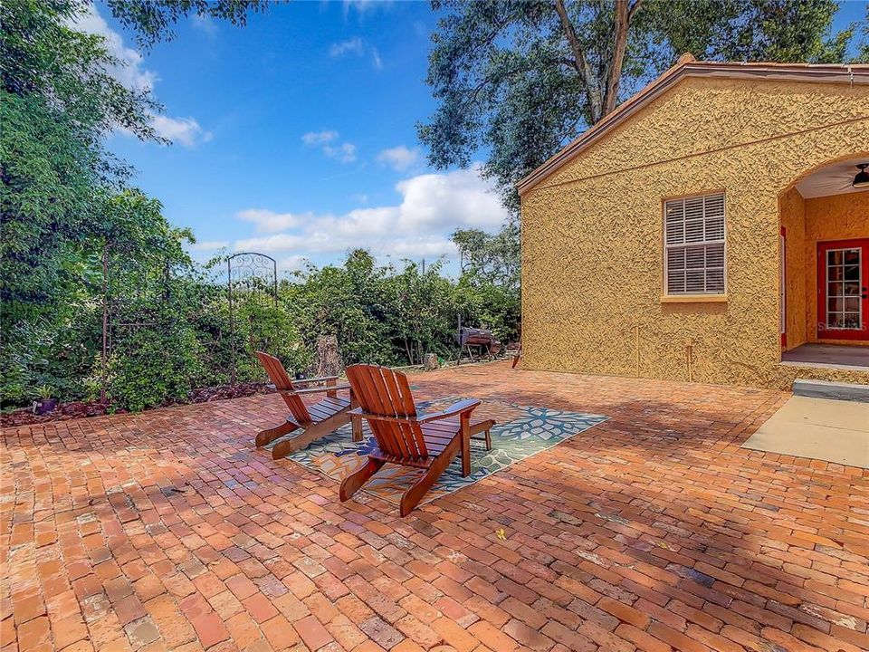 For Rent: $3,600 (3 beds, 2 baths, 1833 Square Feet)