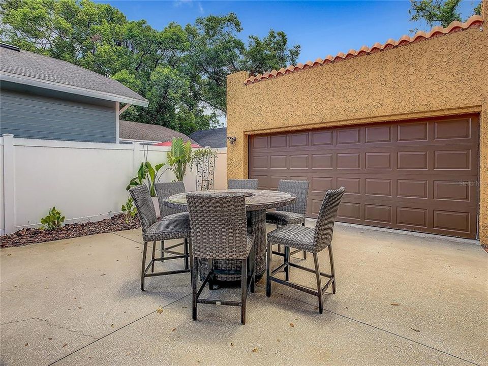 For Rent: $3,600 (3 beds, 2 baths, 1833 Square Feet)