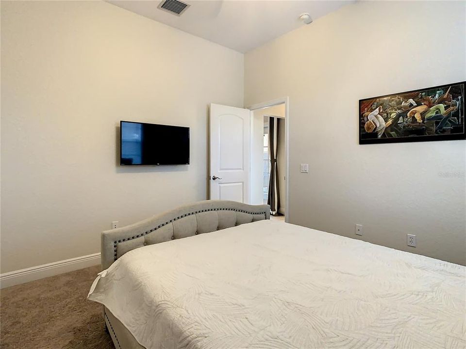 For Rent: $3,600 (3 beds, 2 baths, 1833 Square Feet)