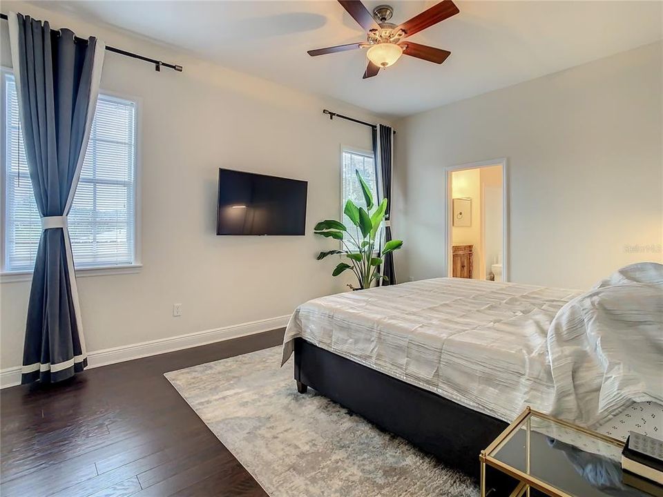 For Rent: $3,600 (3 beds, 2 baths, 1833 Square Feet)
