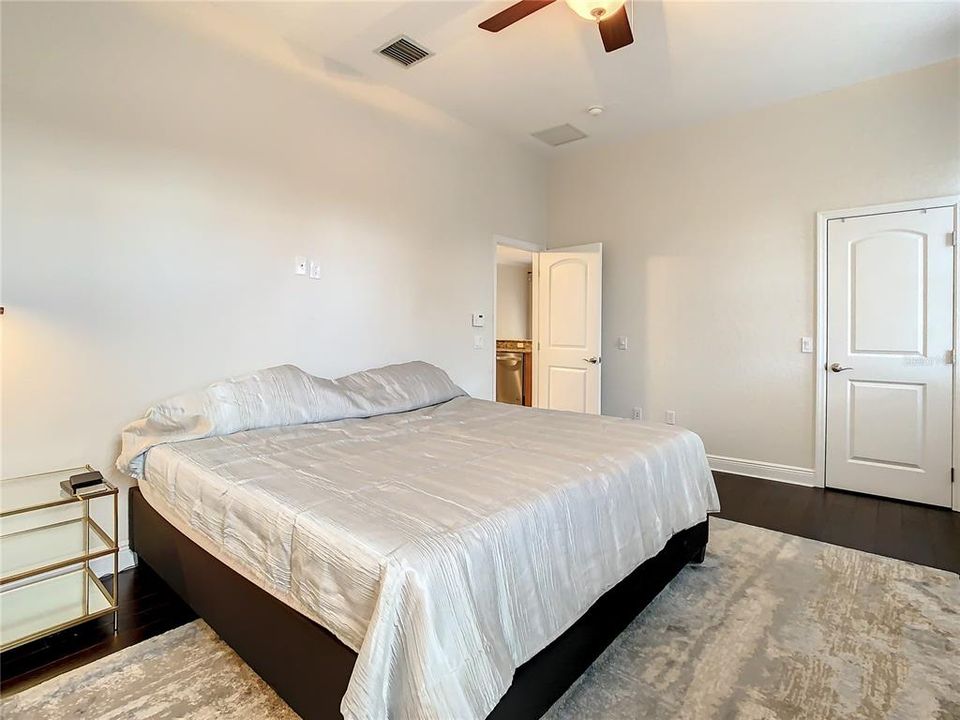 For Rent: $3,600 (3 beds, 2 baths, 1833 Square Feet)