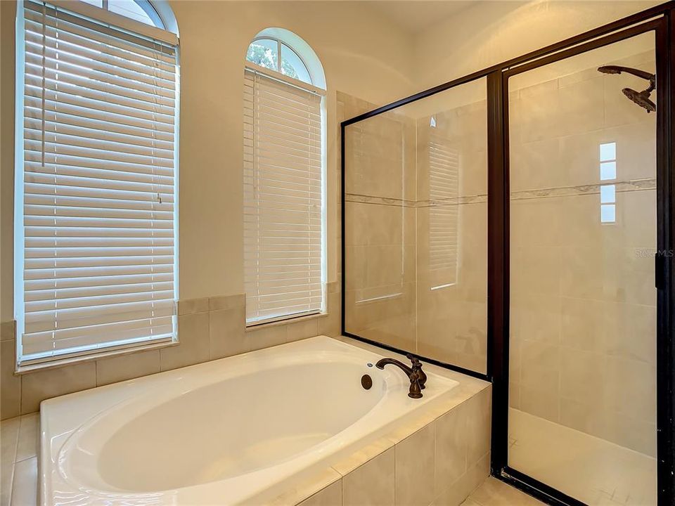 For Rent: $3,600 (3 beds, 2 baths, 1833 Square Feet)