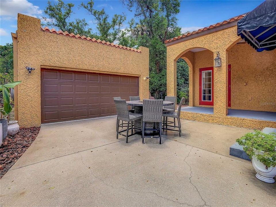 For Rent: $3,600 (3 beds, 2 baths, 1833 Square Feet)
