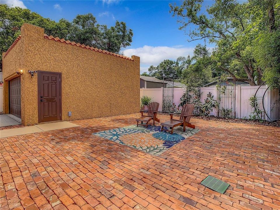 For Rent: $3,600 (3 beds, 2 baths, 1833 Square Feet)