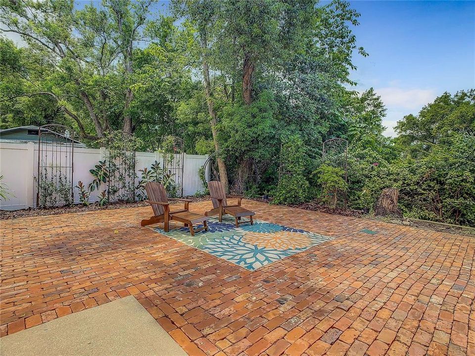 For Rent: $3,600 (3 beds, 2 baths, 1833 Square Feet)