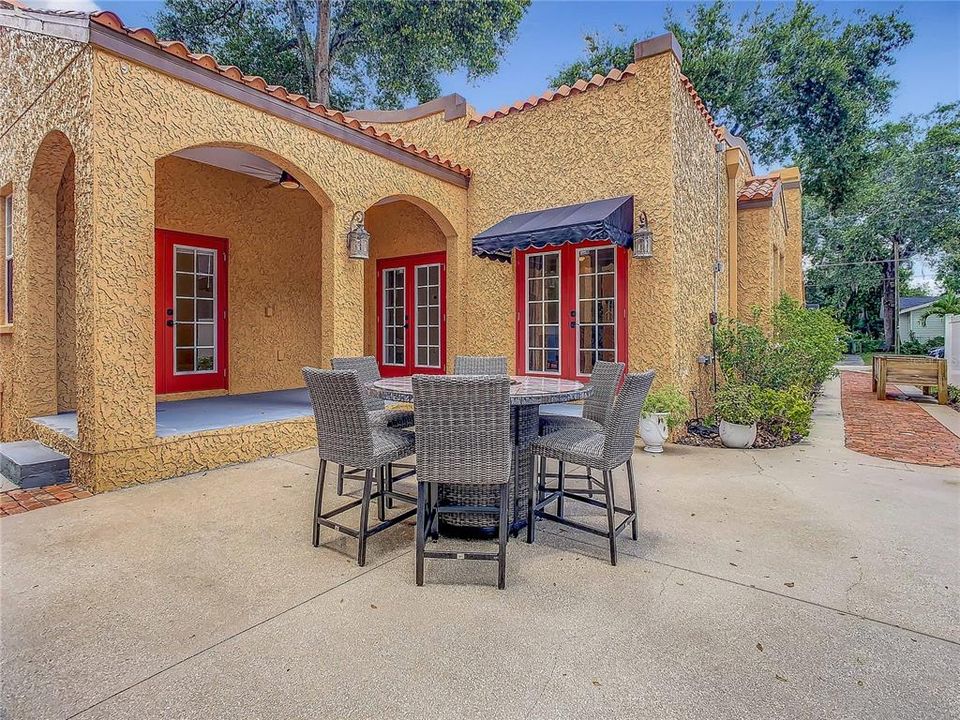 For Rent: $3,600 (3 beds, 2 baths, 1833 Square Feet)