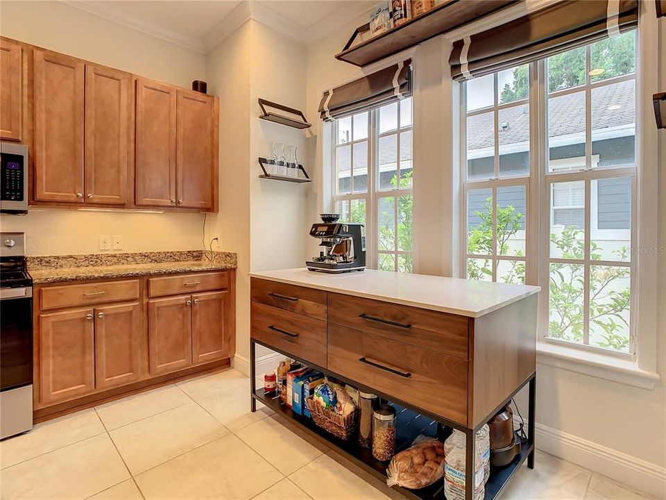 For Rent: $3,600 (3 beds, 2 baths, 1833 Square Feet)
