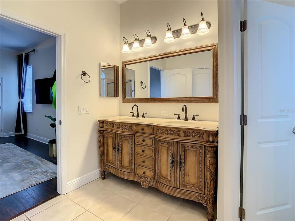 For Rent: $3,600 (3 beds, 2 baths, 1833 Square Feet)