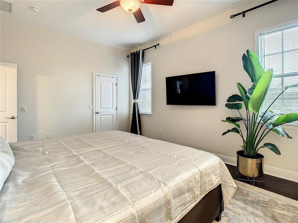 For Rent: $3,600 (3 beds, 2 baths, 1833 Square Feet)