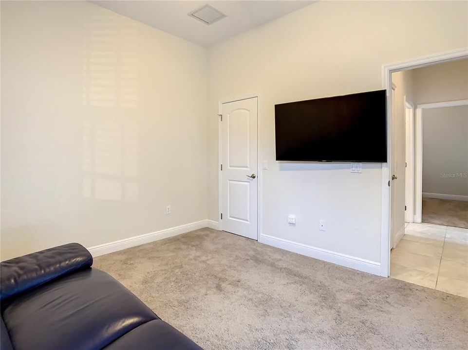 For Rent: $3,600 (3 beds, 2 baths, 1833 Square Feet)