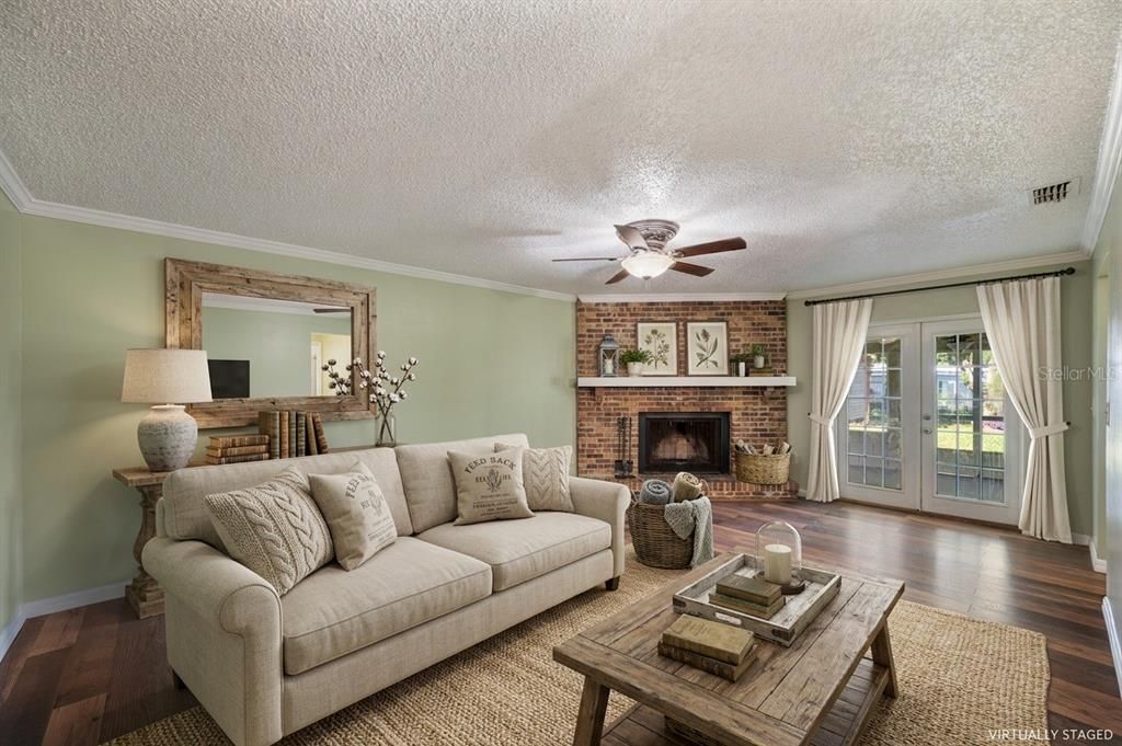 For Rent: $1,825 (3 beds, 2 baths, 1355 Square Feet)