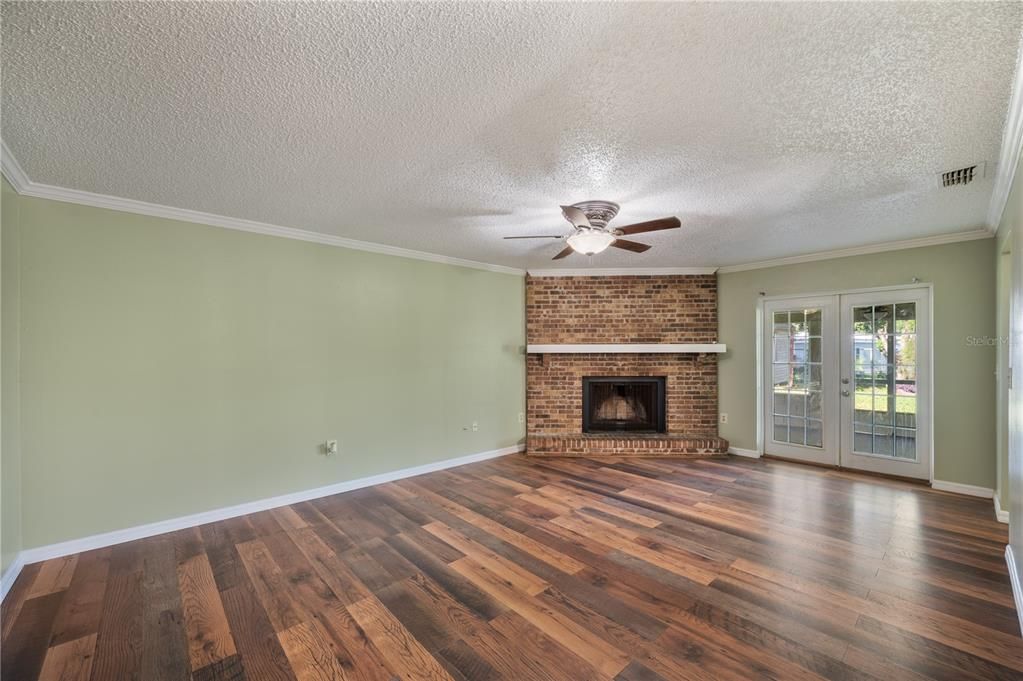 For Rent: $1,825 (3 beds, 2 baths, 1355 Square Feet)