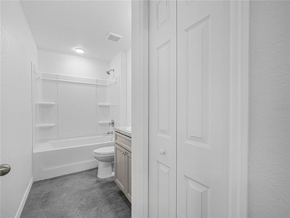 На продажу: $289,900 (3 спален, 2 ванн, 1435 Квадратных фут)