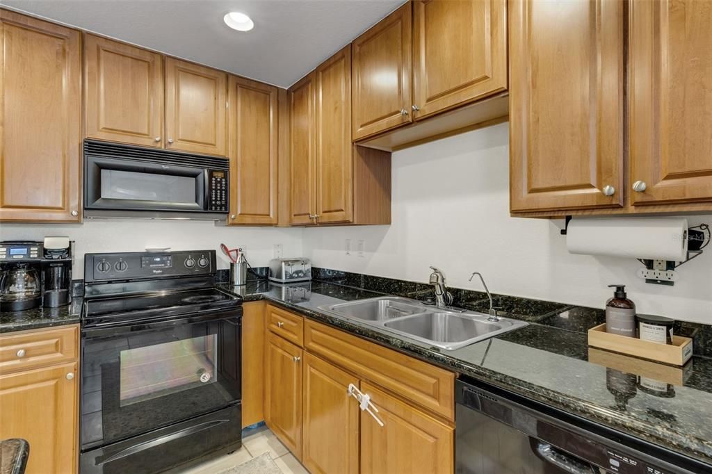 For Sale: $449,000 (3 beds, 3 baths, 1836 Square Feet)