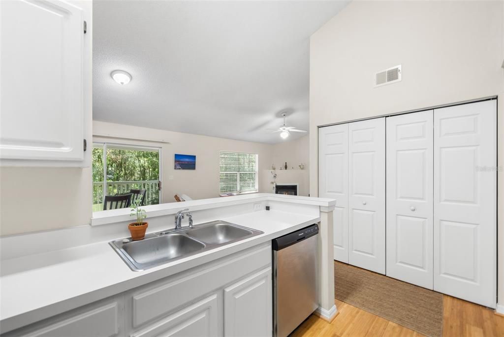 For Rent: $2,200 (3 beds, 2 baths, 1454 Square Feet)