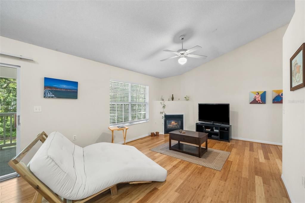 For Rent: $2,200 (3 beds, 2 baths, 1454 Square Feet)