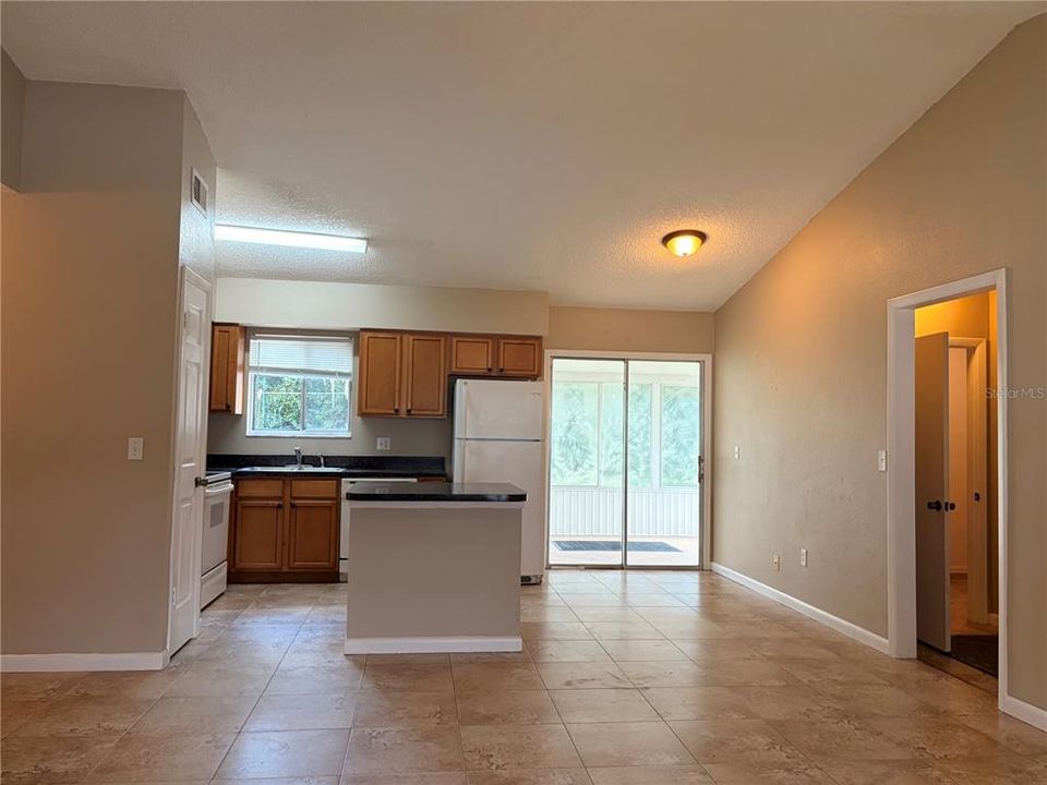 For Rent: $1,650 (3 beds, 1 baths, 1176 Square Feet)