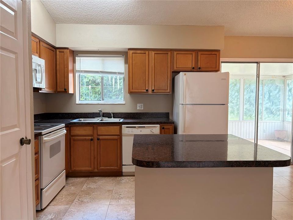 For Rent: $1,650 (3 beds, 1 baths, 1176 Square Feet)