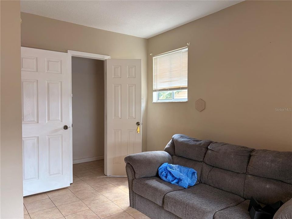 For Rent: $1,650 (3 beds, 1 baths, 1176 Square Feet)
