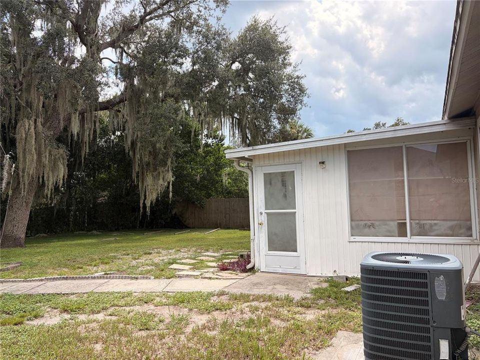 For Rent: $1,650 (3 beds, 1 baths, 1176 Square Feet)