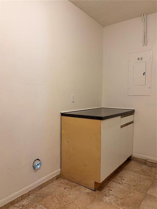 For Rent: $1,650 (3 beds, 1 baths, 1176 Square Feet)