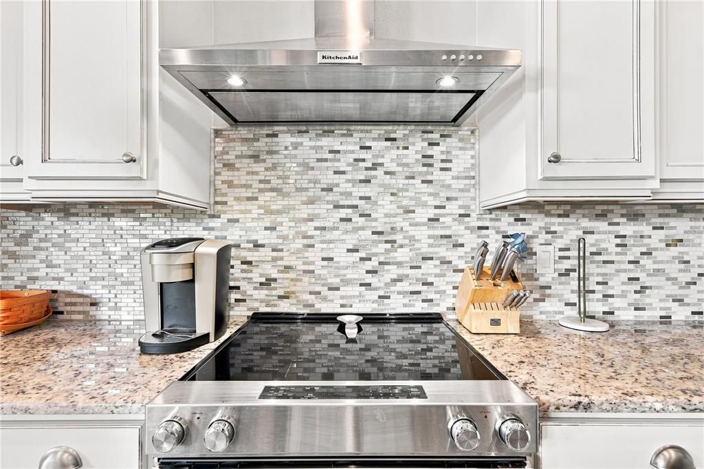 For Sale: $784,000 (3 beds, 3 baths, 2212 Square Feet)