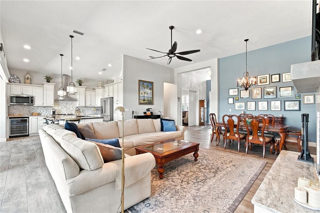 For Sale: $784,000 (3 beds, 3 baths, 2212 Square Feet)