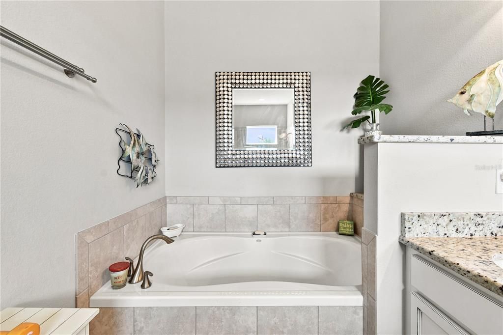 For Sale: $784,000 (3 beds, 3 baths, 2212 Square Feet)