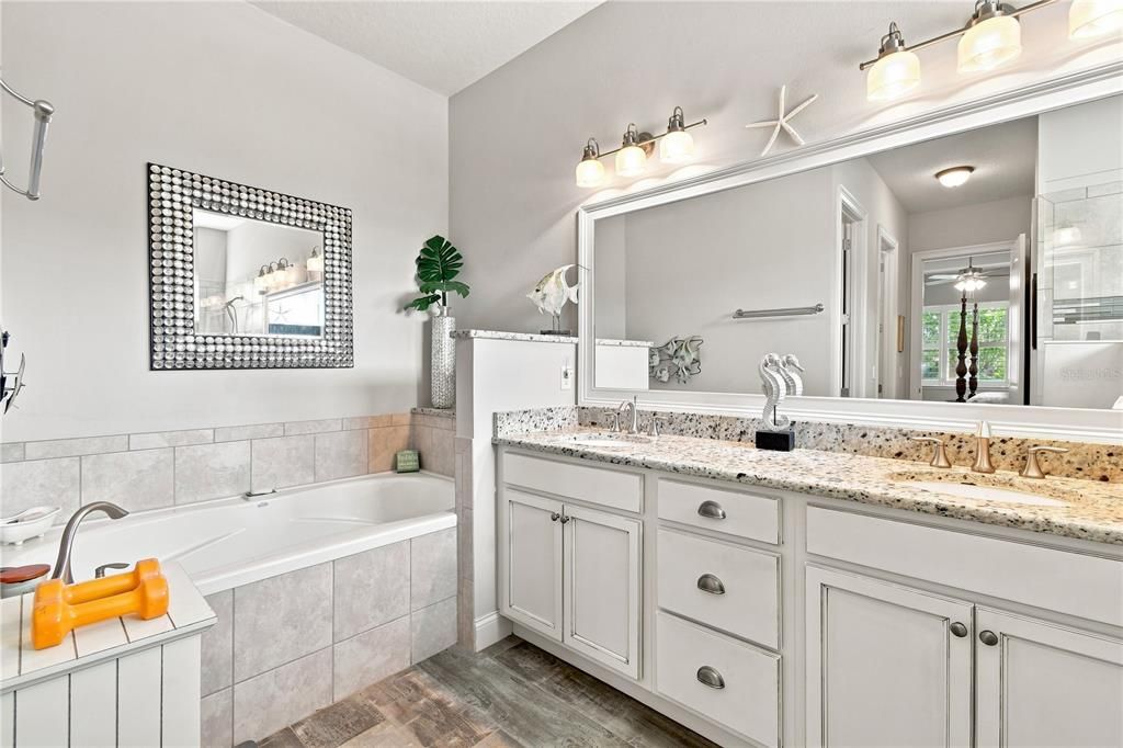 For Sale: $784,000 (3 beds, 3 baths, 2212 Square Feet)