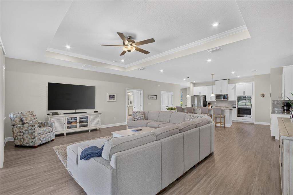 Activo con contrato: $769,900 (5 camas, 3 baños, 3134 Pies cuadrados)