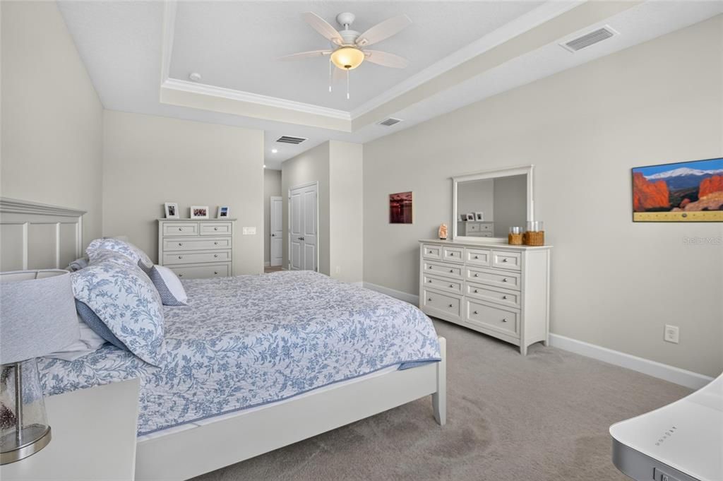 Activo con contrato: $769,900 (5 camas, 3 baños, 3134 Pies cuadrados)