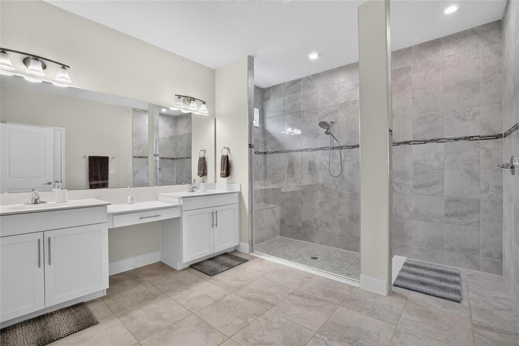 Activo con contrato: $769,900 (5 camas, 3 baños, 3134 Pies cuadrados)