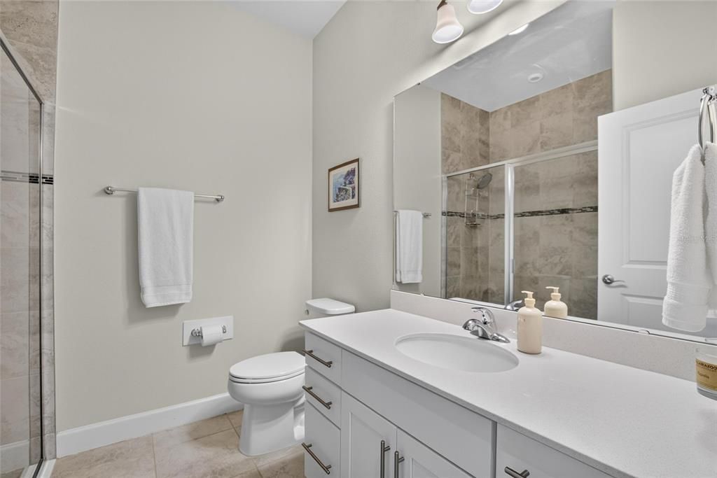 Activo con contrato: $769,900 (5 camas, 3 baños, 3134 Pies cuadrados)