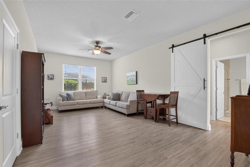Activo con contrato: $769,900 (5 camas, 3 baños, 3134 Pies cuadrados)