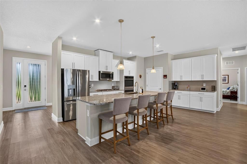 Activo con contrato: $769,900 (5 camas, 3 baños, 3134 Pies cuadrados)