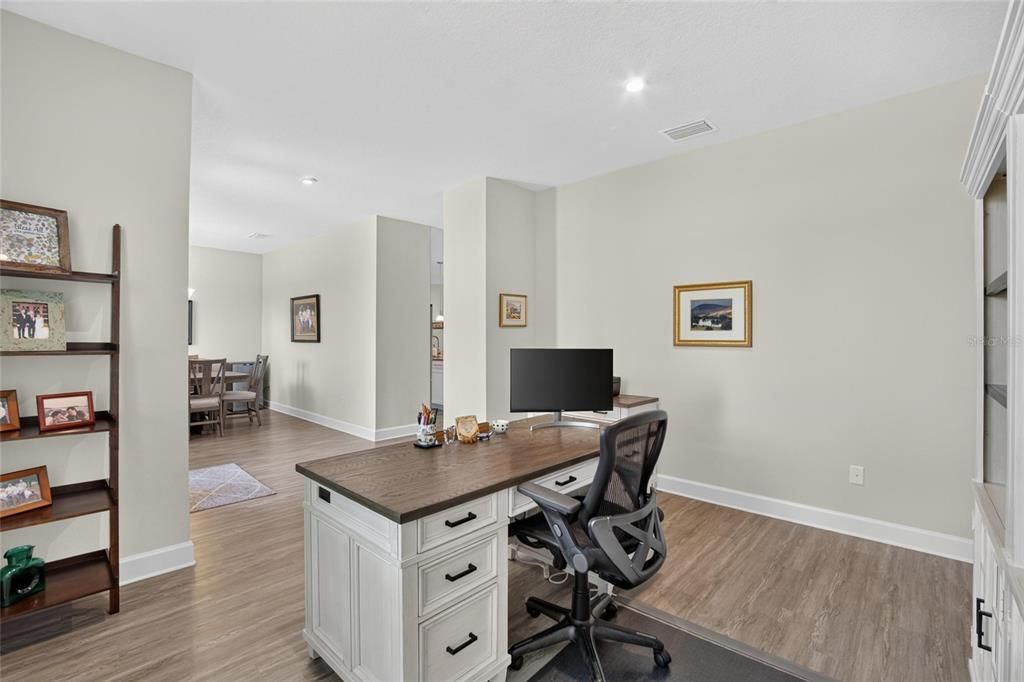 Activo con contrato: $769,900 (5 camas, 3 baños, 3134 Pies cuadrados)